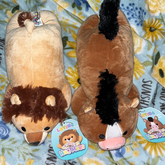 Two laying hug me squishmellows - Picture 1 of 2